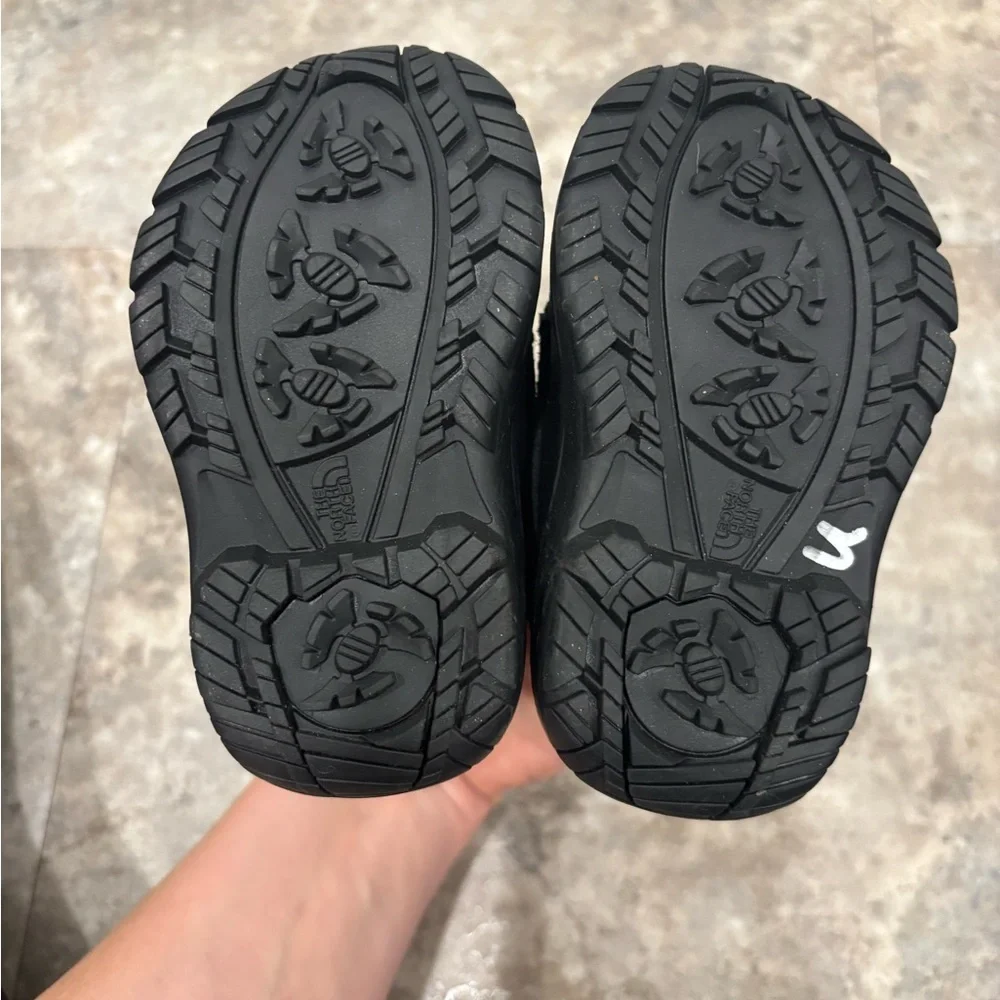 Toddler Alpenglow II Boots Size 4 Black, Grey & Red Faux Lining